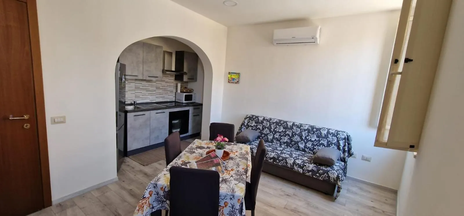 Dani'S House Apartment Cagliari Italy